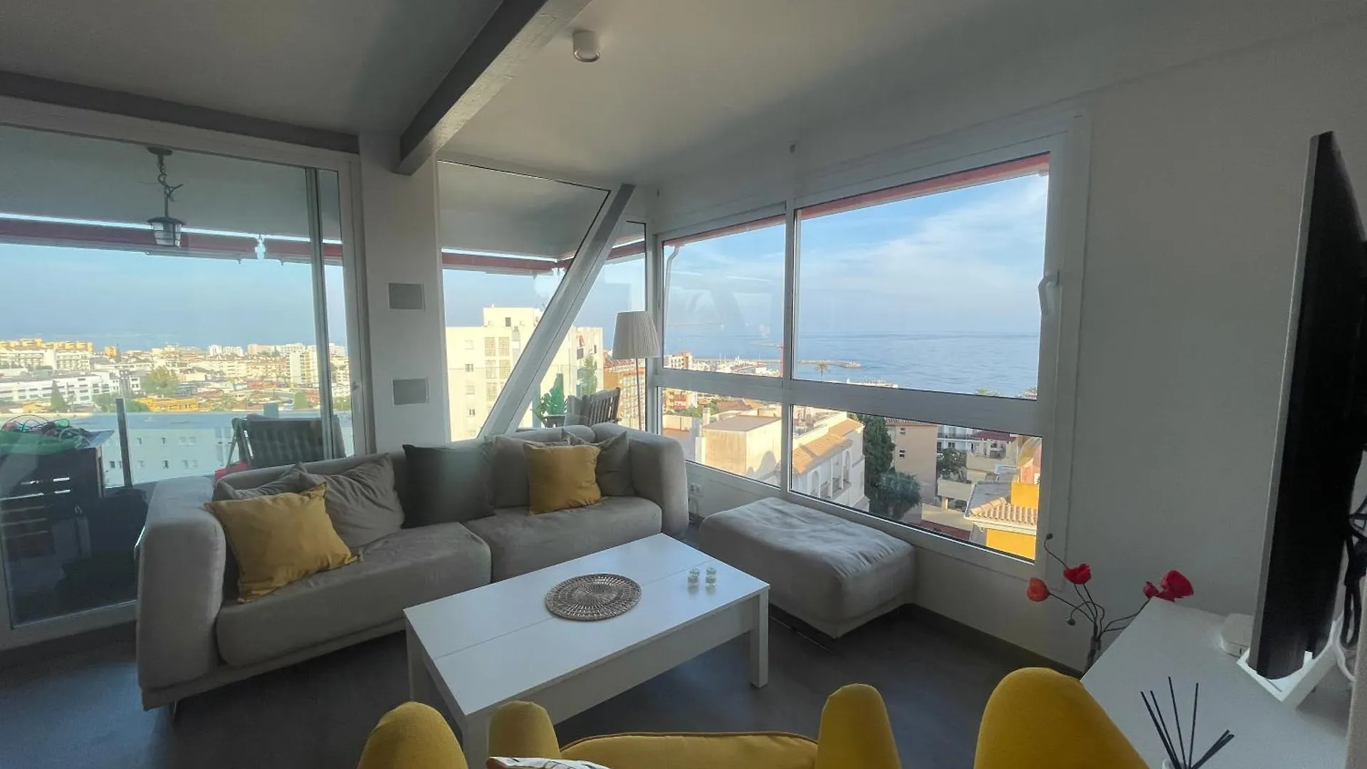 Apartamento En Urbanizacion Con Fantasticas Vistas Benalmadena Spain